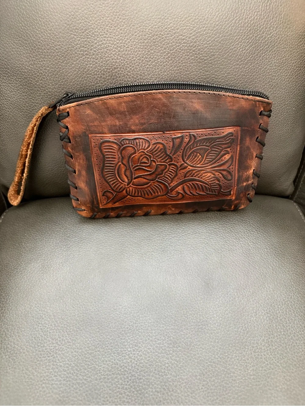 ❤️New Hand-Tooled Brown Leather Wristlet Clutch